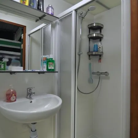 Gypsy Waggon - A On Wheels Bed & Breakfast