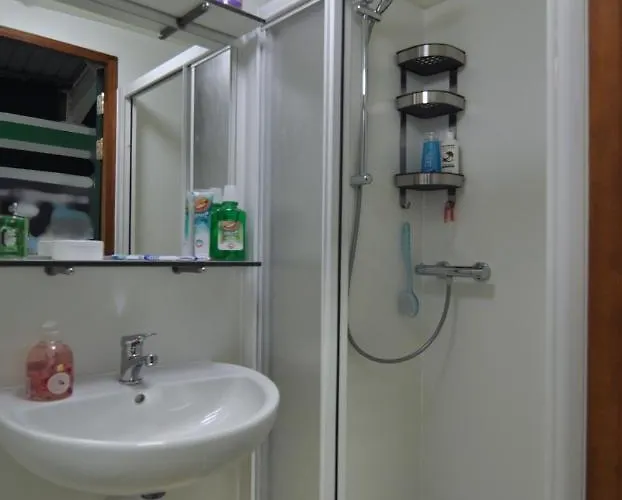 Gypsy Waggon - A On Wheels Bed & Breakfast